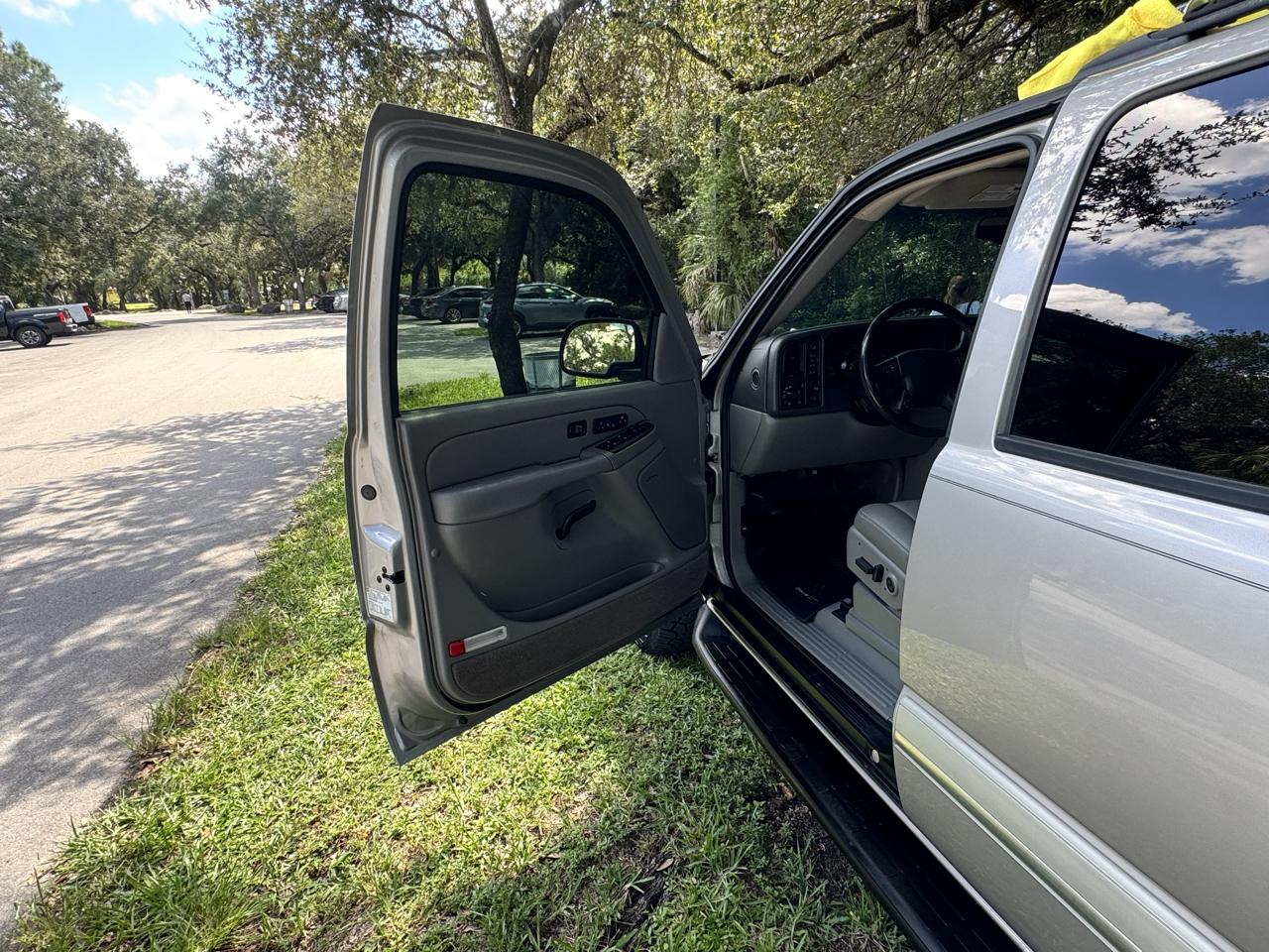 Chevrolet Suburban 4dr 1500 4WD LT 2005