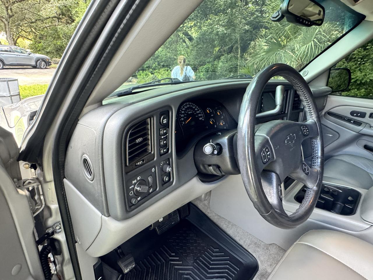 Chevrolet Suburban 4dr 1500 4WD LT 2005