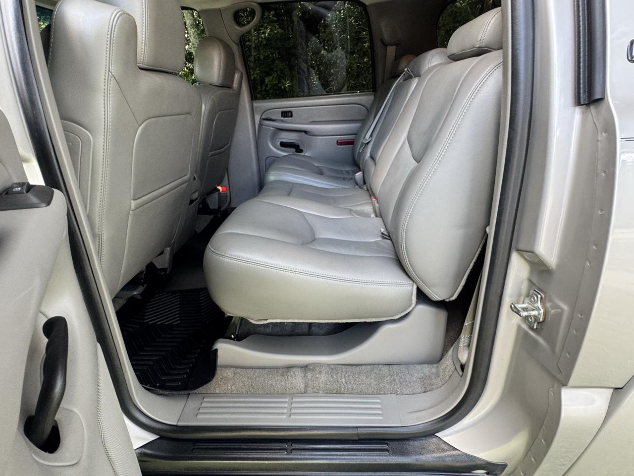 Chevrolet Suburban 4dr 1500 4WD LT 2005