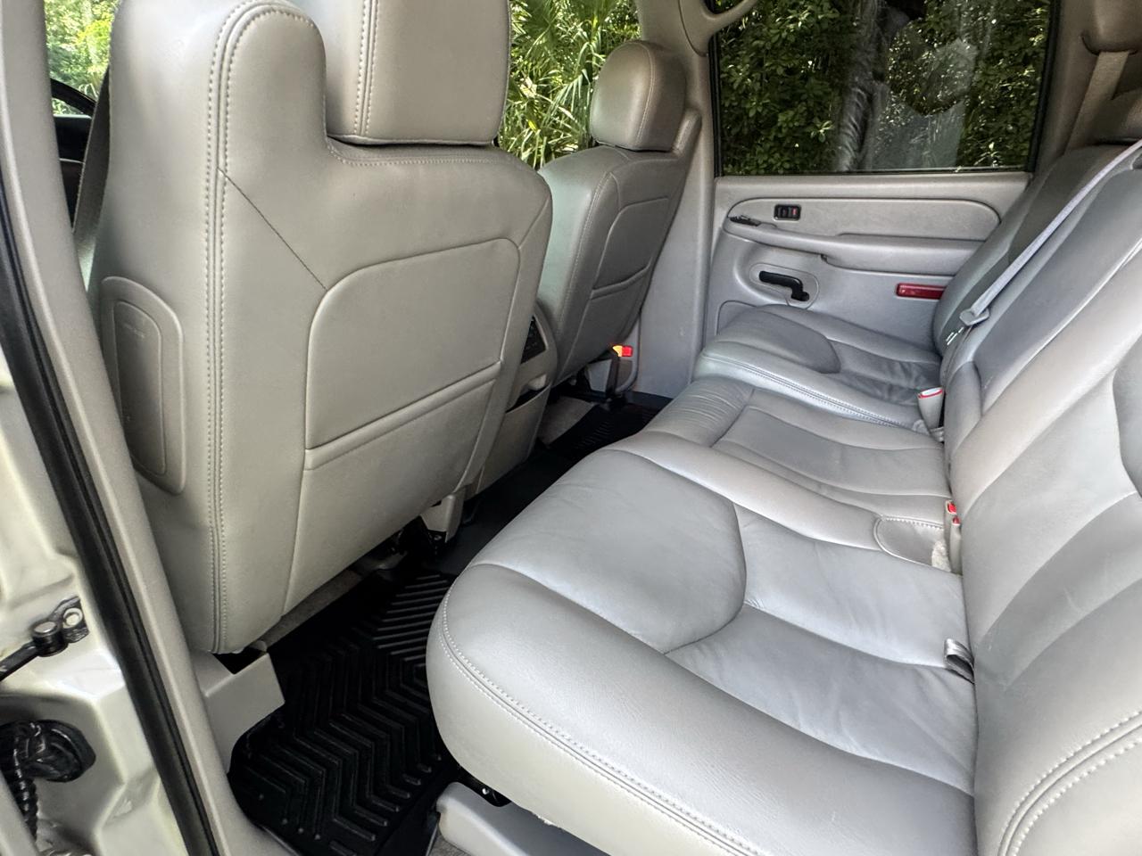 Chevrolet Suburban 4dr 1500 4WD LT 2005
