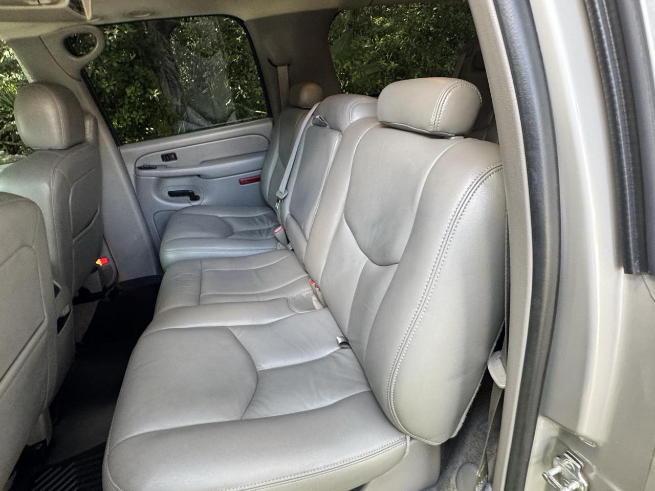 Chevrolet Suburban 4dr 1500 4WD LT 2005