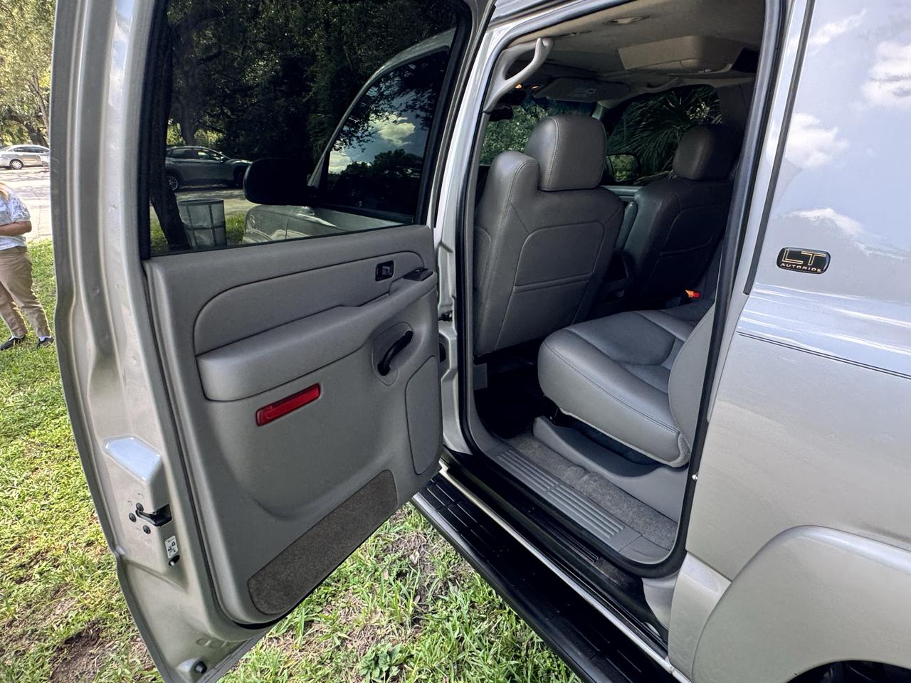 Chevrolet Suburban 4dr 1500 4WD LT 2005