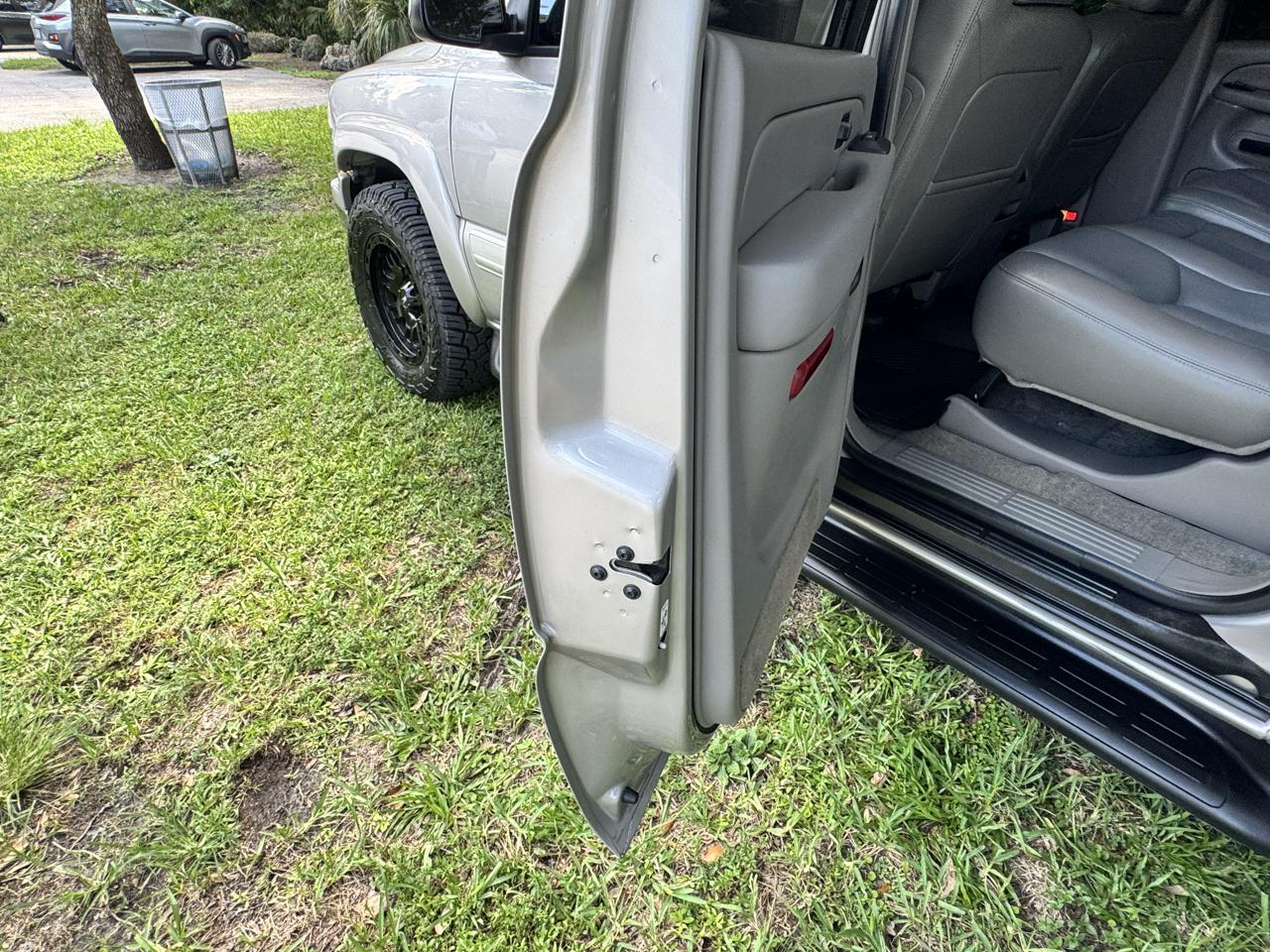 Chevrolet Suburban 4dr 1500 4WD LT 2005
