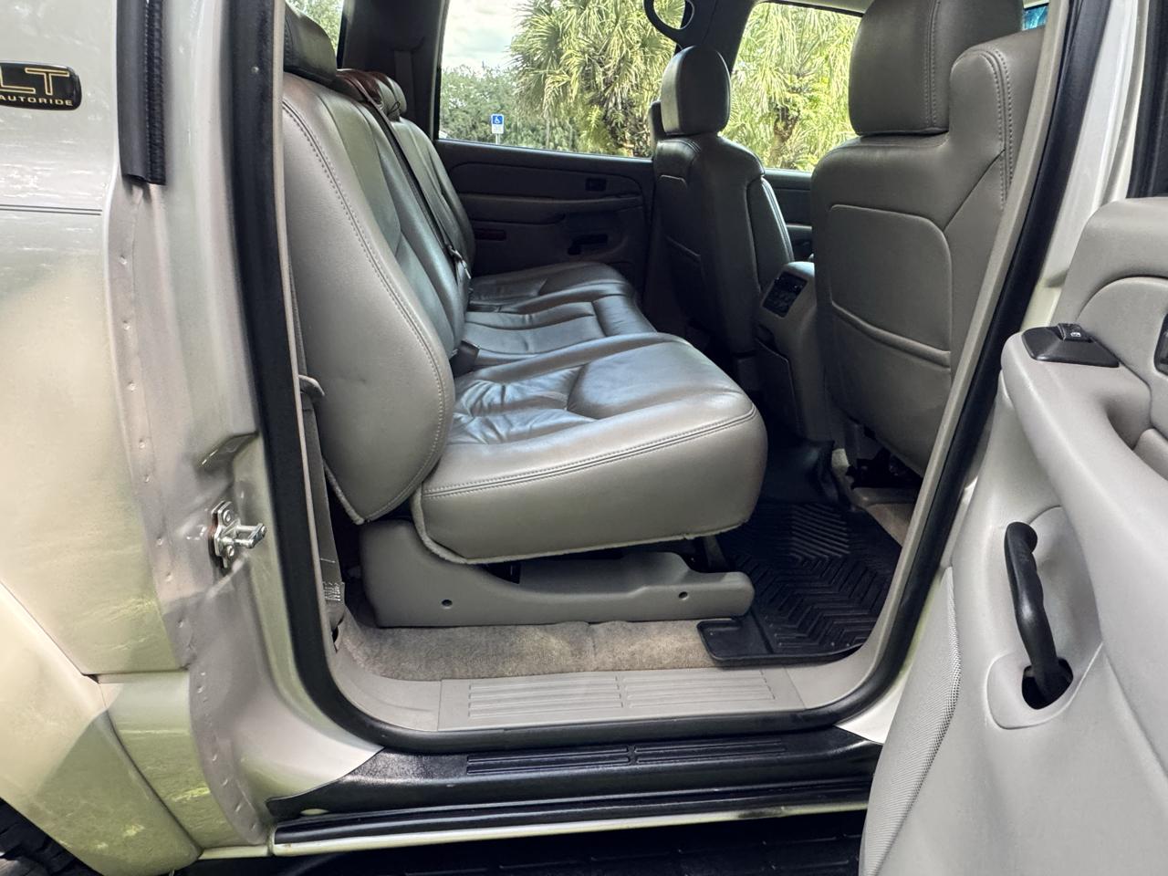Chevrolet Suburban 4dr 1500 4WD LT 2005