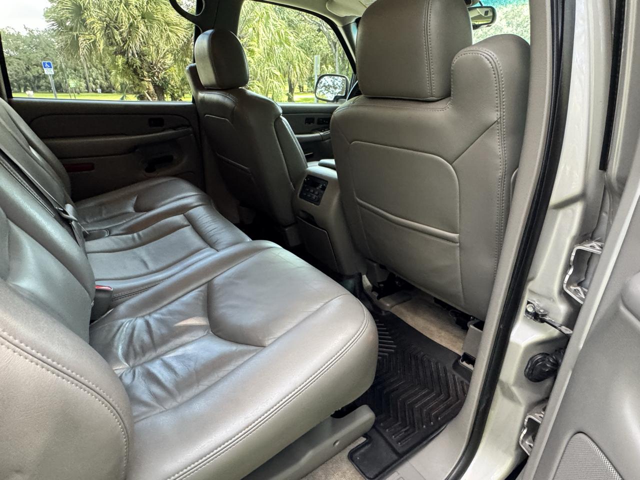 Chevrolet Suburban 4dr 1500 4WD LT 2005