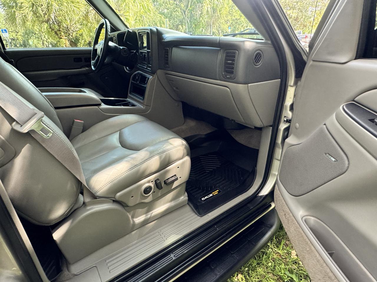 Chevrolet Suburban 4dr 1500 4WD LT 2005