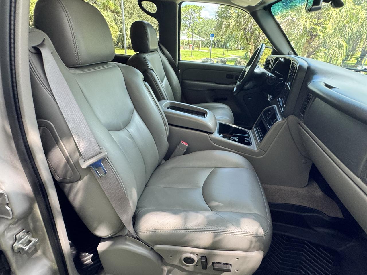 Chevrolet Suburban 4dr 1500 4WD LT 2005