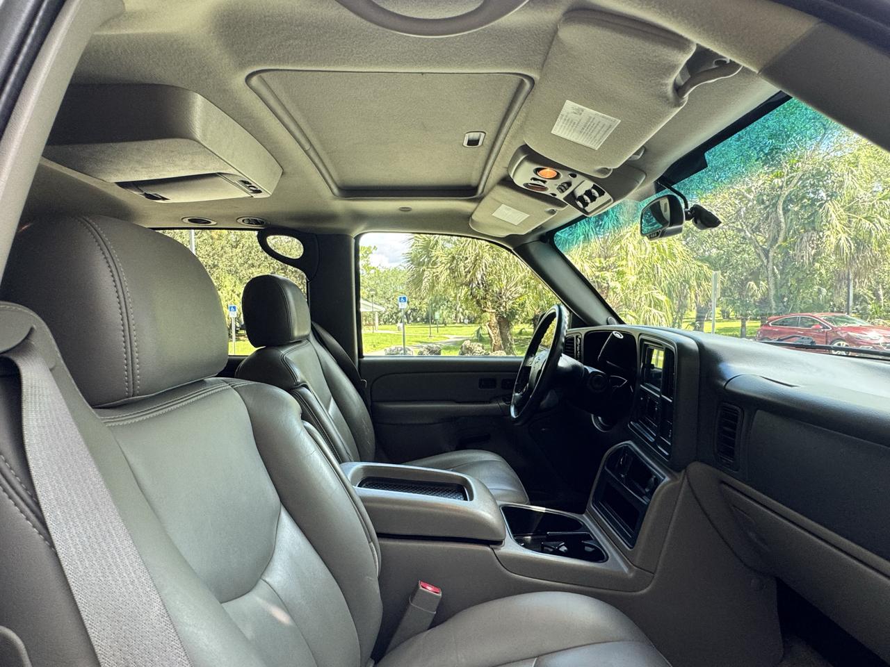 Chevrolet Suburban 4dr 1500 4WD LT 2005