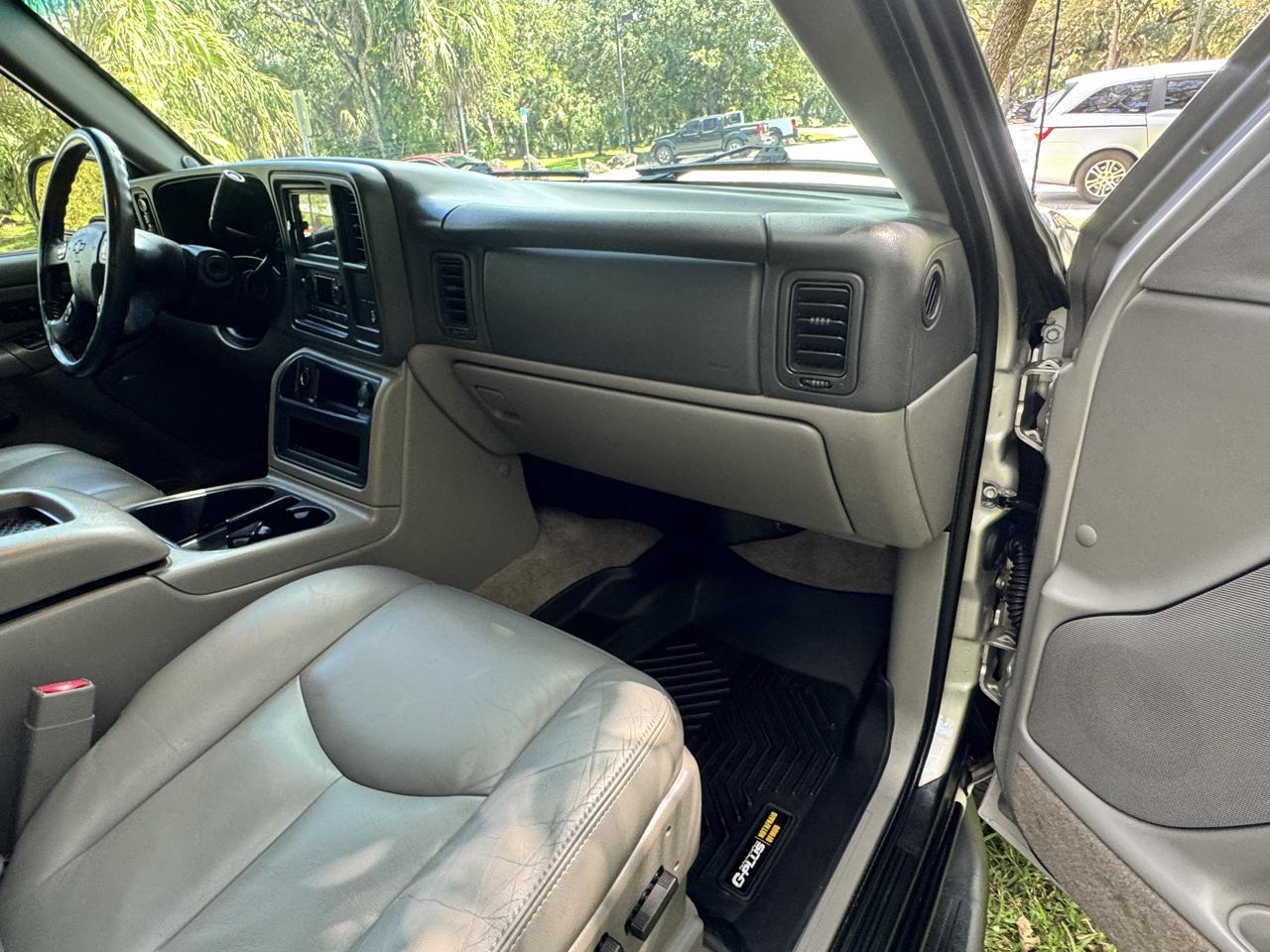 Chevrolet Suburban 4dr 1500 4WD LT 2005