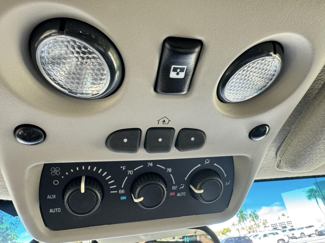 Chevrolet Suburban 4dr 1500 4WD LT 2005