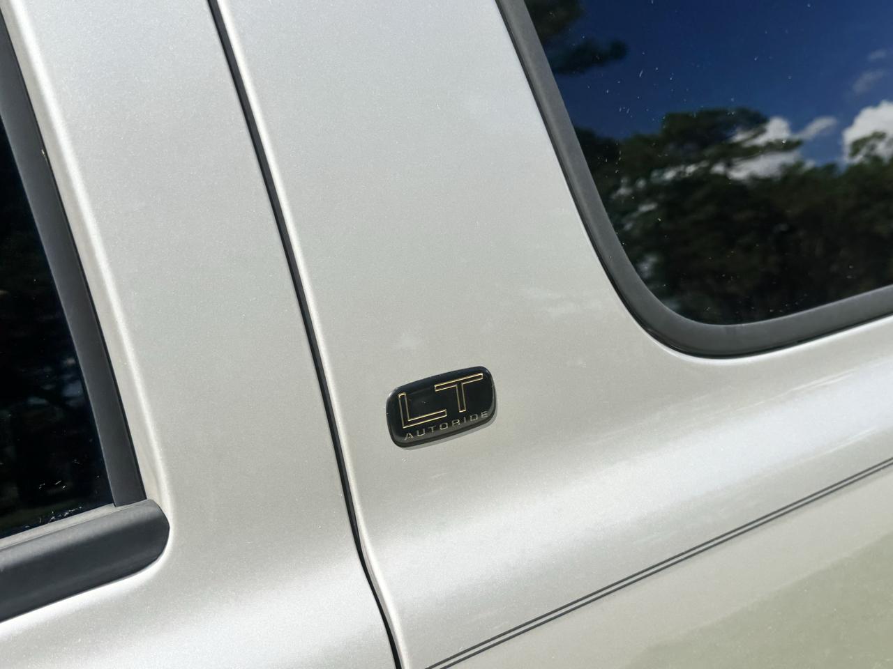 Chevrolet Suburban 4dr 1500 4WD LT 2005