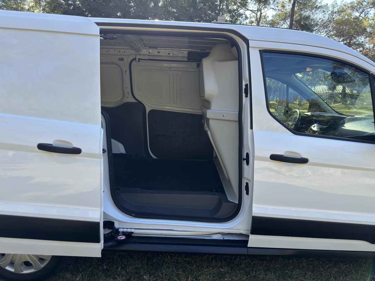 Ford Transit Connect Van XLT LWB w/Rear Symmetrical Doors 2022