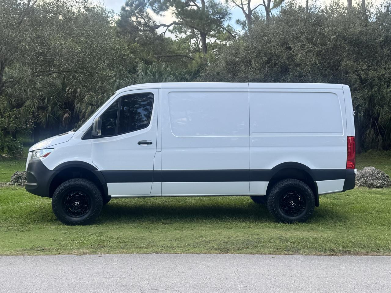 Freightliner Sprinter Cargo Van 2500 Standard Roof V6 144" 4WD 2019