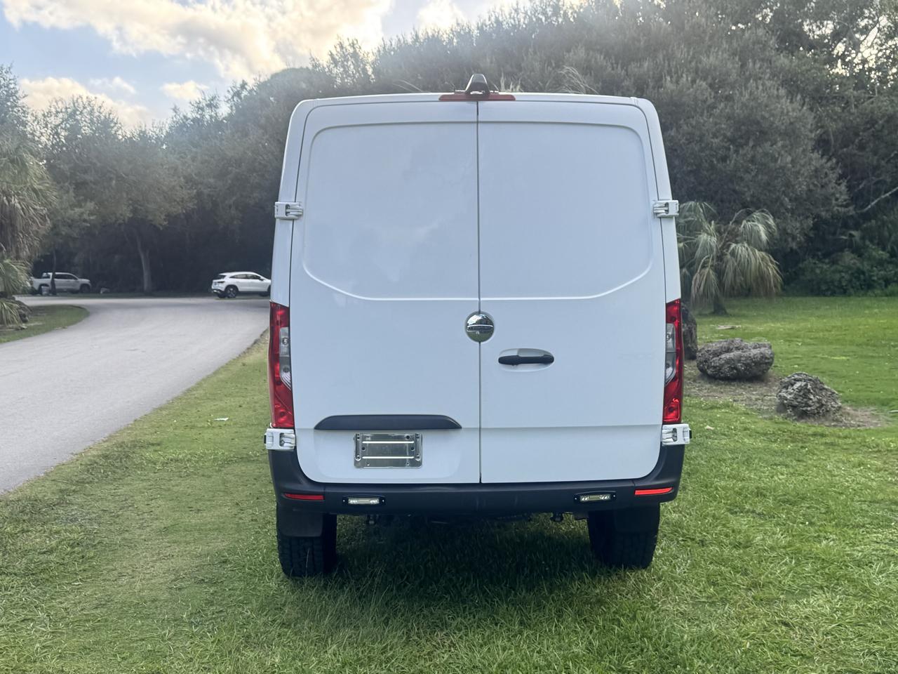 Freightliner Sprinter Cargo Van 2500 Standard Roof V6 144" 4WD 2019