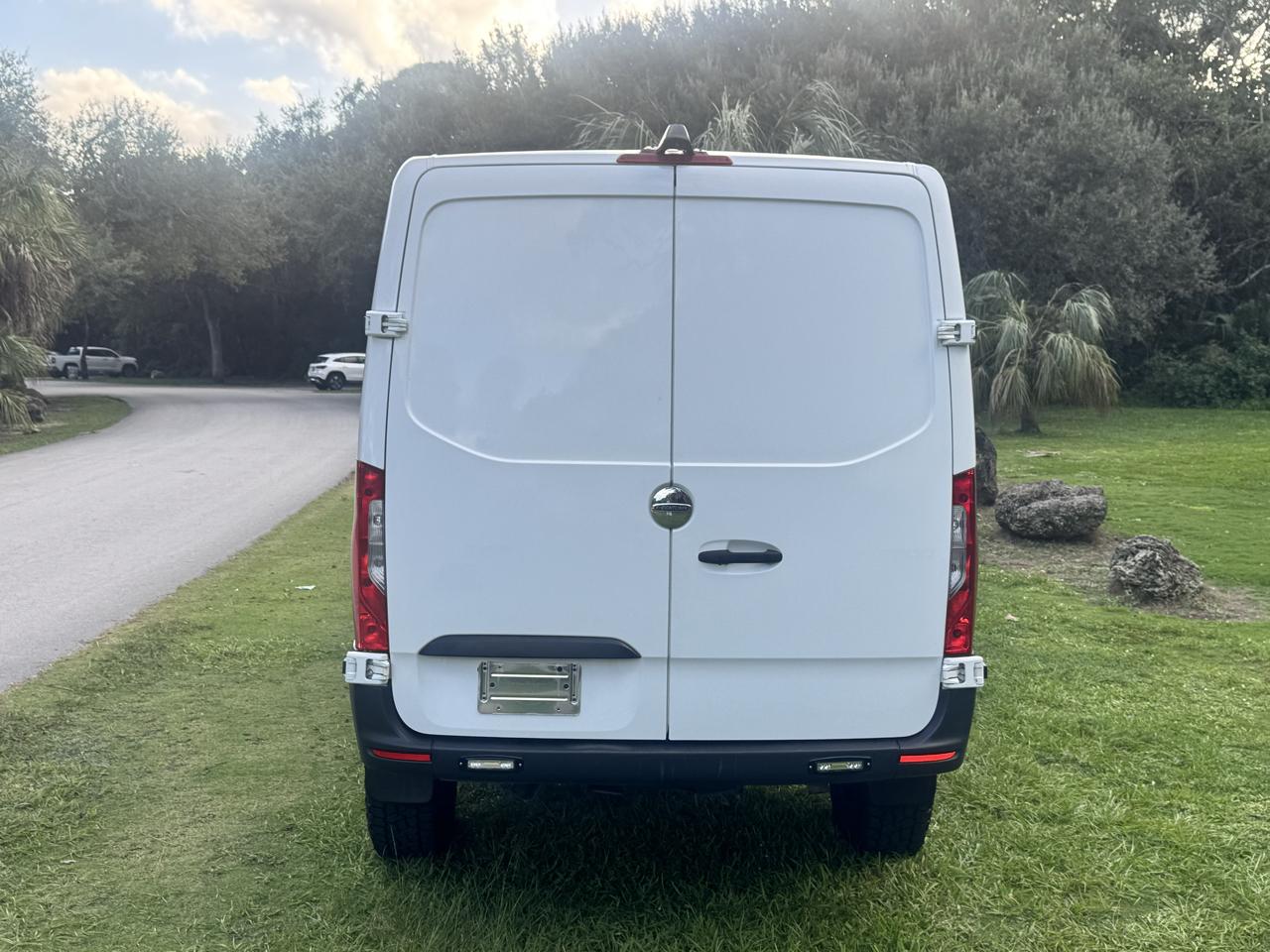 Freightliner Sprinter Cargo Van 2500 Standard Roof V6 144" 4WD 2019