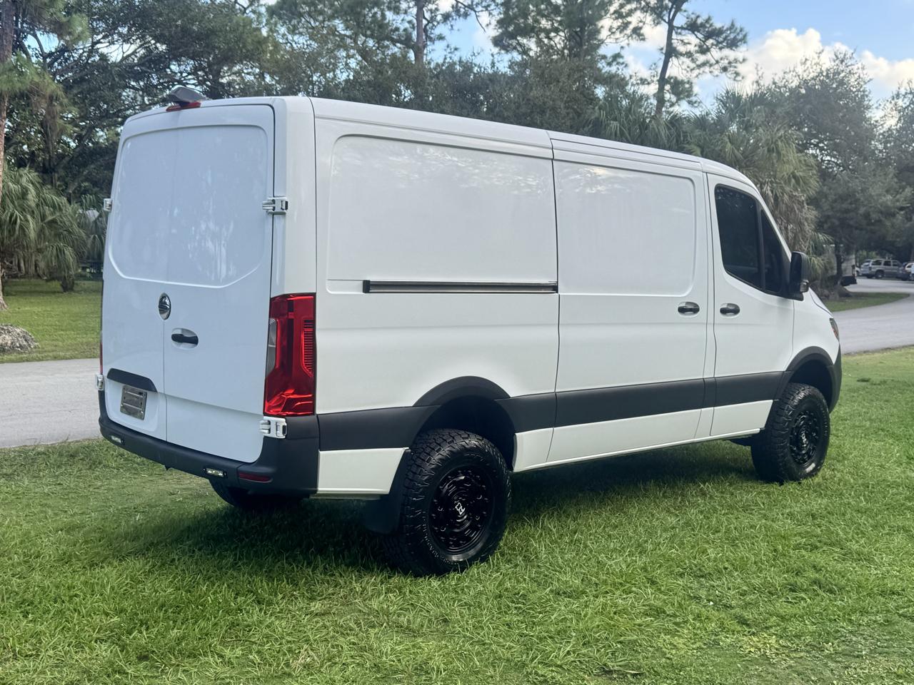 Freightliner Sprinter Cargo Van 2500 Standard Roof V6 144" 4WD 2019
