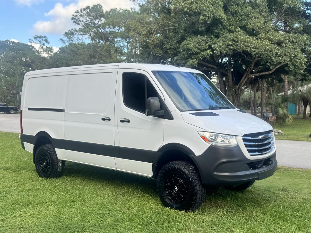 Freightliner Sprinter Cargo Van 2500 Standard Roof V6 144" 4WD 2019