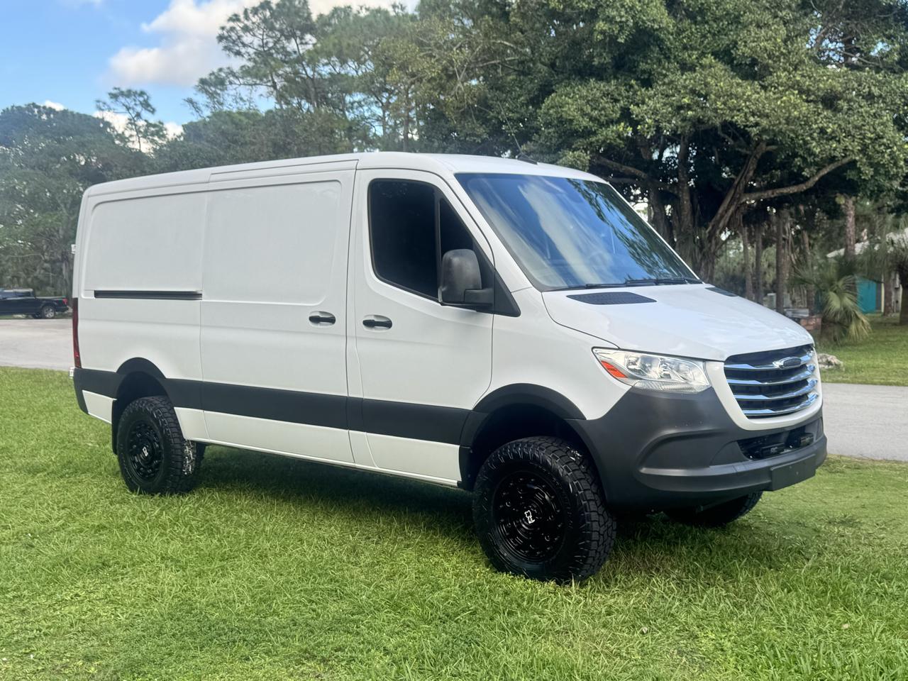 Freightliner Sprinter Cargo Van 2500 Standard Roof V6 144" 4WD 2019