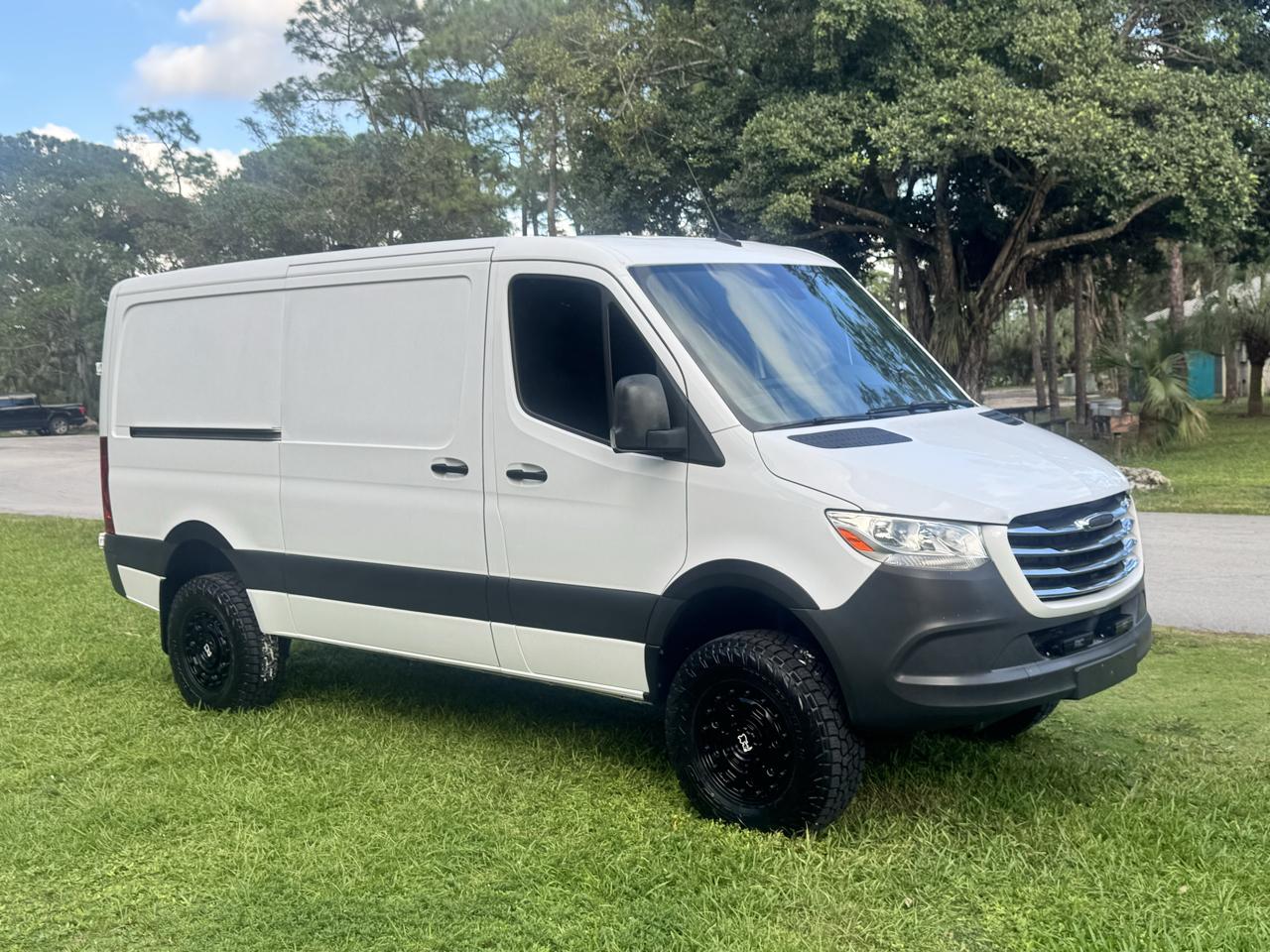 Freightliner Sprinter Cargo Van 2500 Standard Roof V6 144" 4WD 2019
