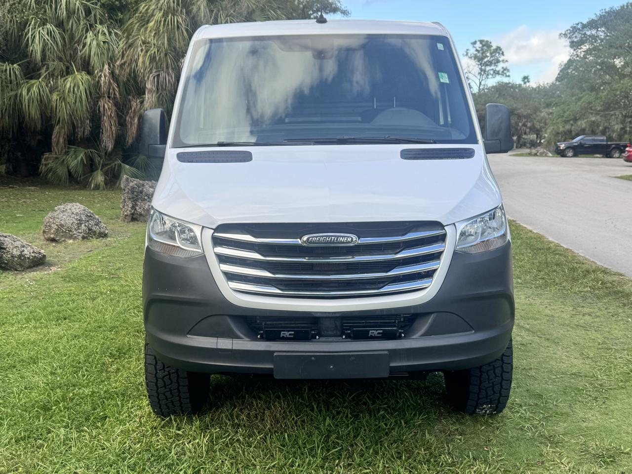 Freightliner Sprinter Cargo Van 2500 Standard Roof V6 144" 4WD 2019