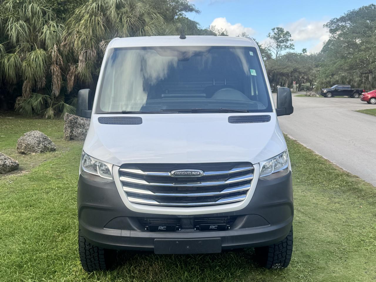 Freightliner Sprinter Cargo Van 2500 Standard Roof V6 144" 4WD 2019