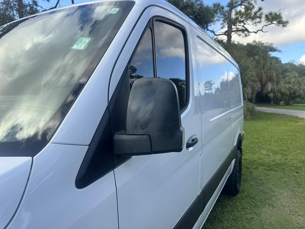 Freightliner Sprinter Cargo Van 2500 Standard Roof V6 144" 4WD 2019