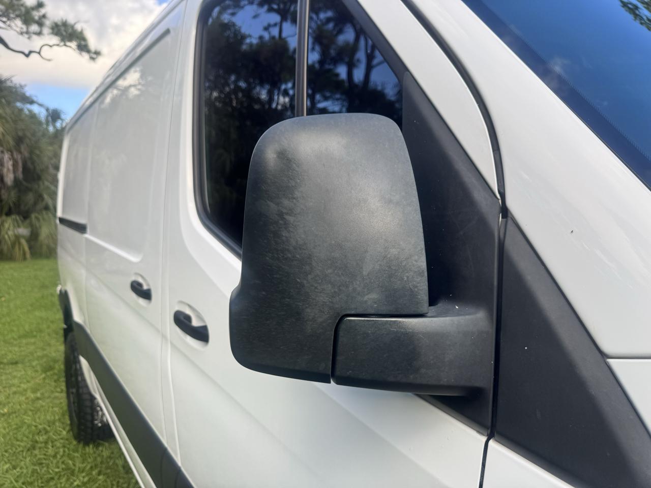 Freightliner Sprinter Cargo Van 2500 Standard Roof V6 144" 4WD 2019