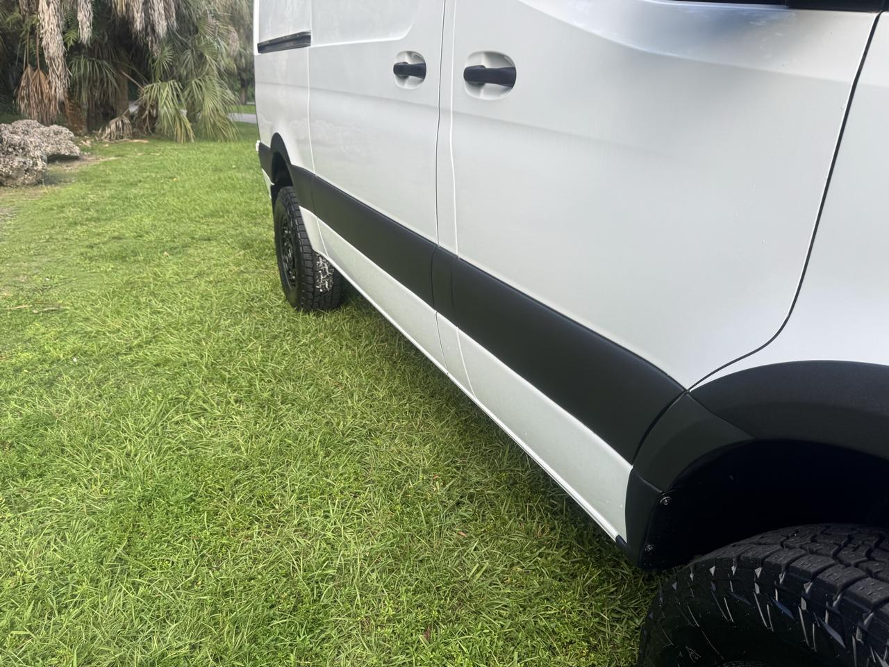 Freightliner Sprinter Cargo Van 2500 Standard Roof V6 144" 4WD 2019