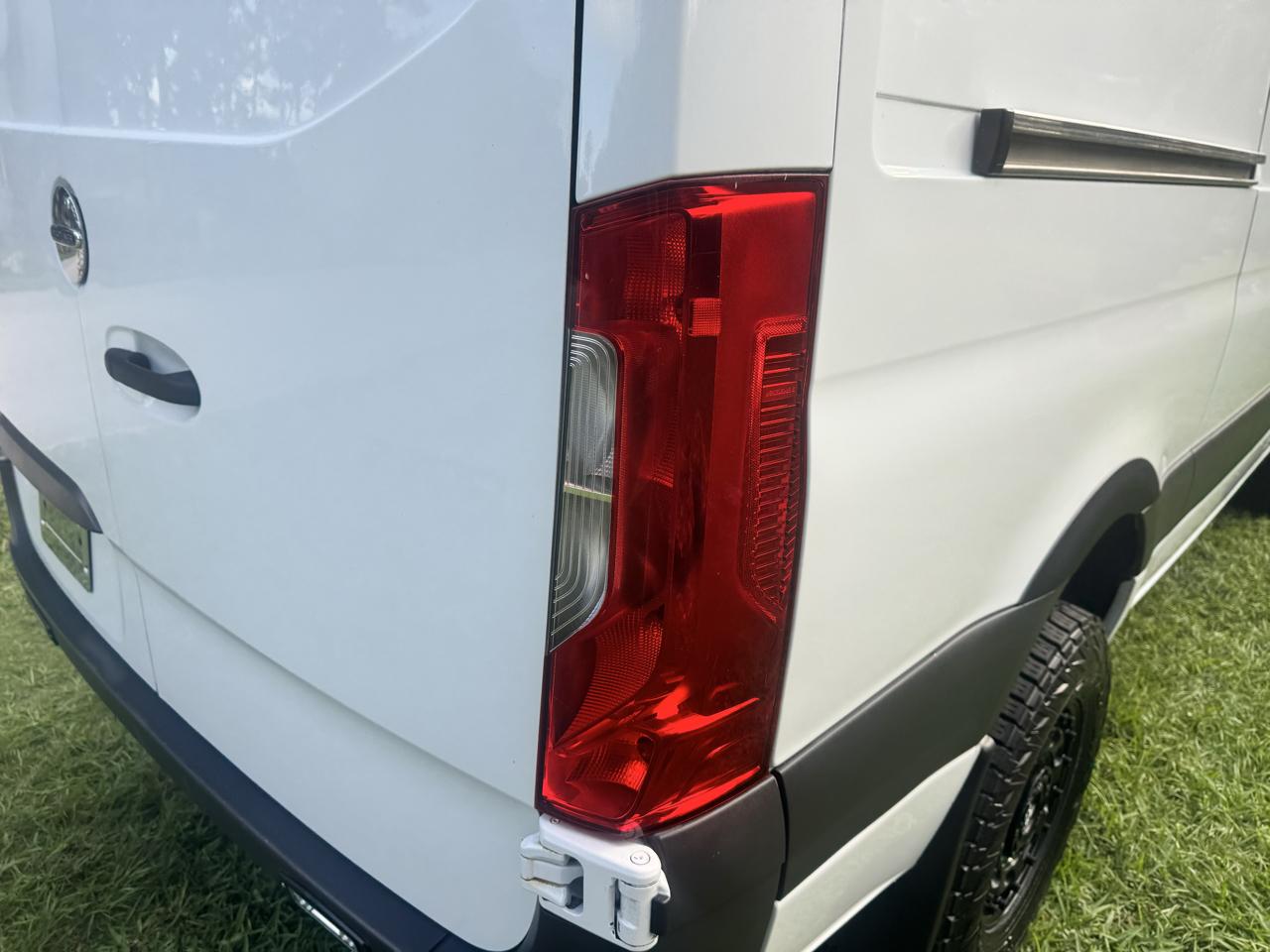 Freightliner Sprinter Cargo Van 2500 Standard Roof V6 144" 4WD 2019
