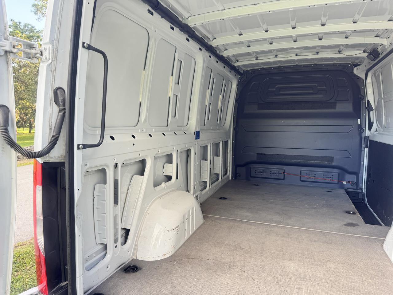 Freightliner Sprinter Cargo Van 2500 Standard Roof V6 144" 4WD 2019