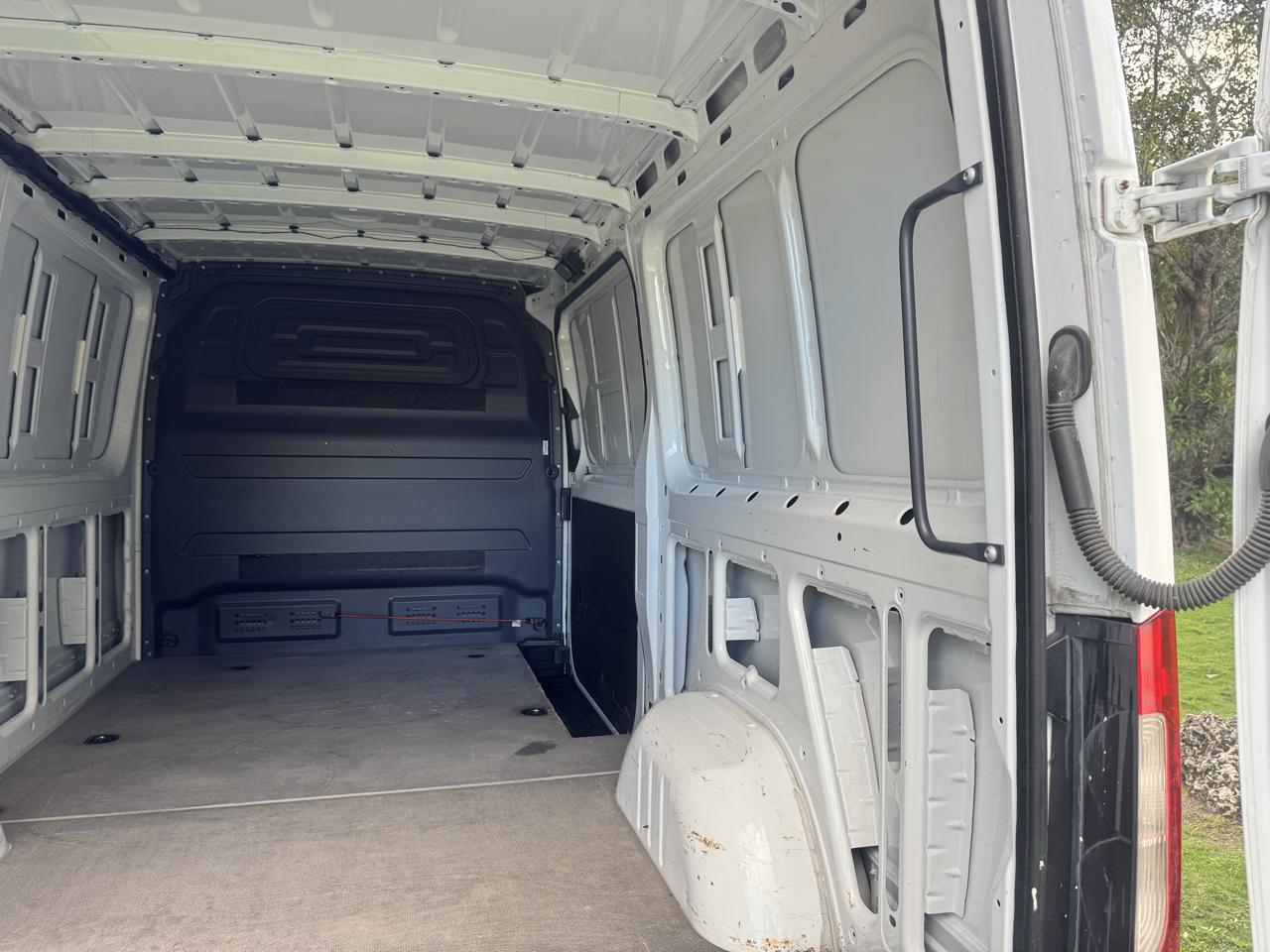 Freightliner Sprinter Cargo Van 2500 Standard Roof V6 144" 4WD 2019