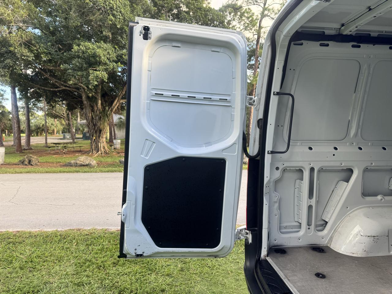 Freightliner Sprinter Cargo Van 2500 Standard Roof V6 144" 4WD 2019