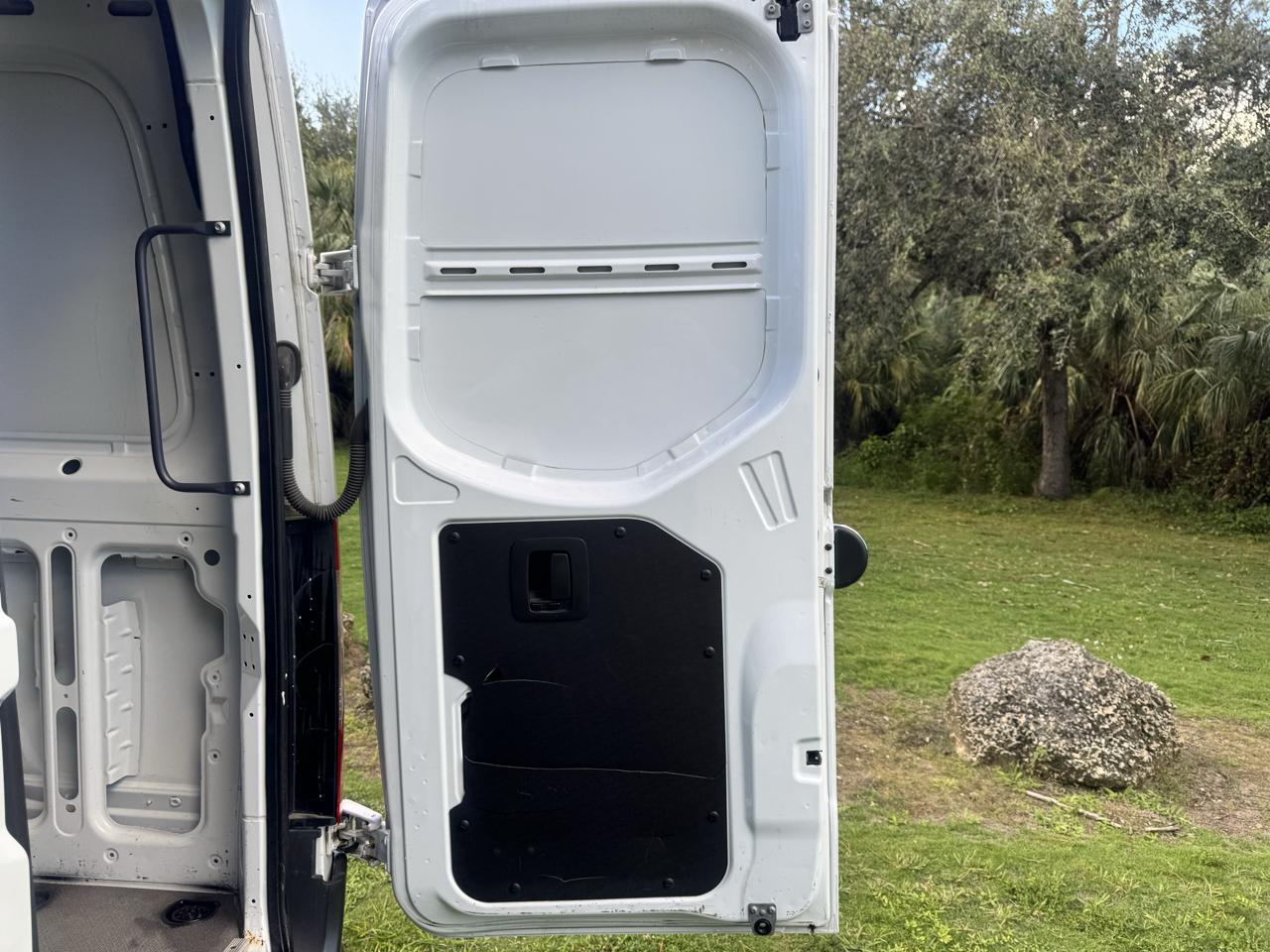 Freightliner Sprinter Cargo Van 2500 Standard Roof V6 144" 4WD 2019