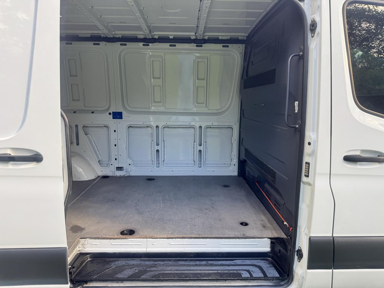 Freightliner Sprinter Cargo Van 2500 Standard Roof V6 144" 4WD 2019
