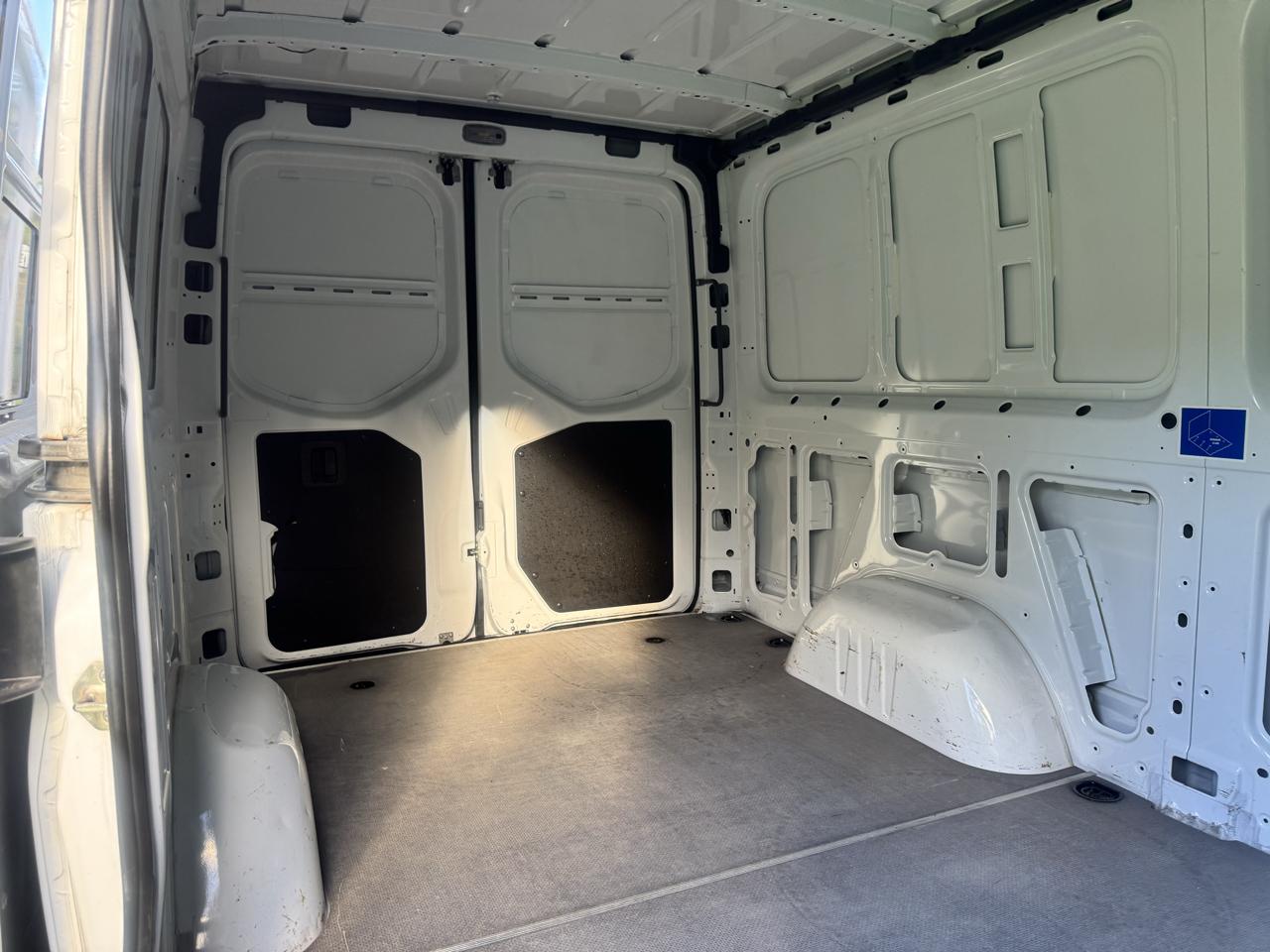 Freightliner Sprinter Cargo Van 2500 Standard Roof V6 144" 4WD 2019