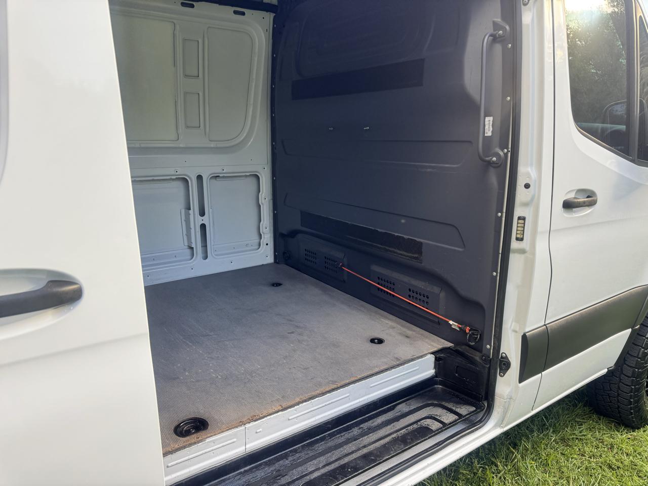 Freightliner Sprinter Cargo Van 2500 Standard Roof V6 144" 4WD 2019