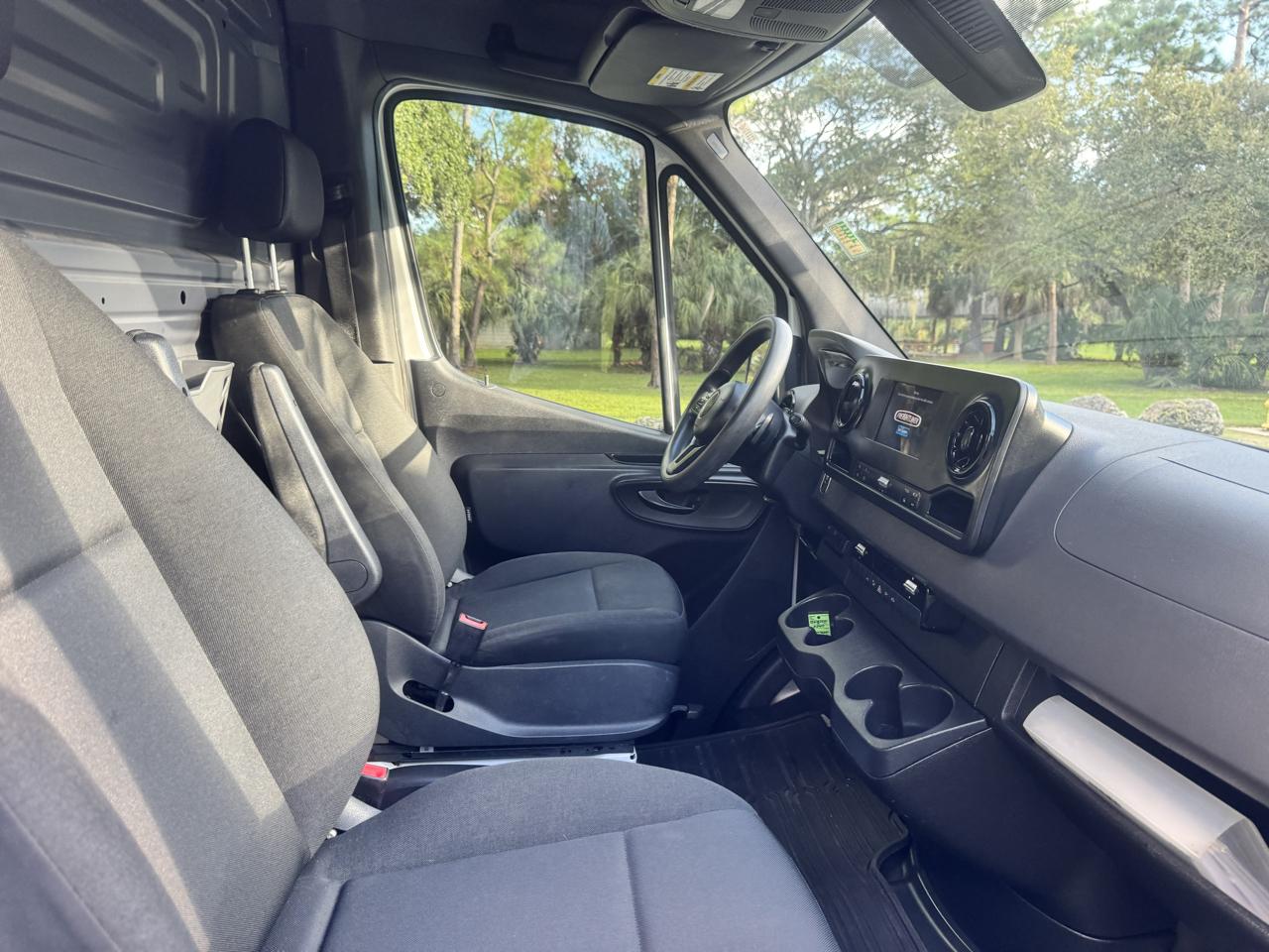 Freightliner Sprinter Cargo Van 2500 Standard Roof V6 144" 4WD 2019