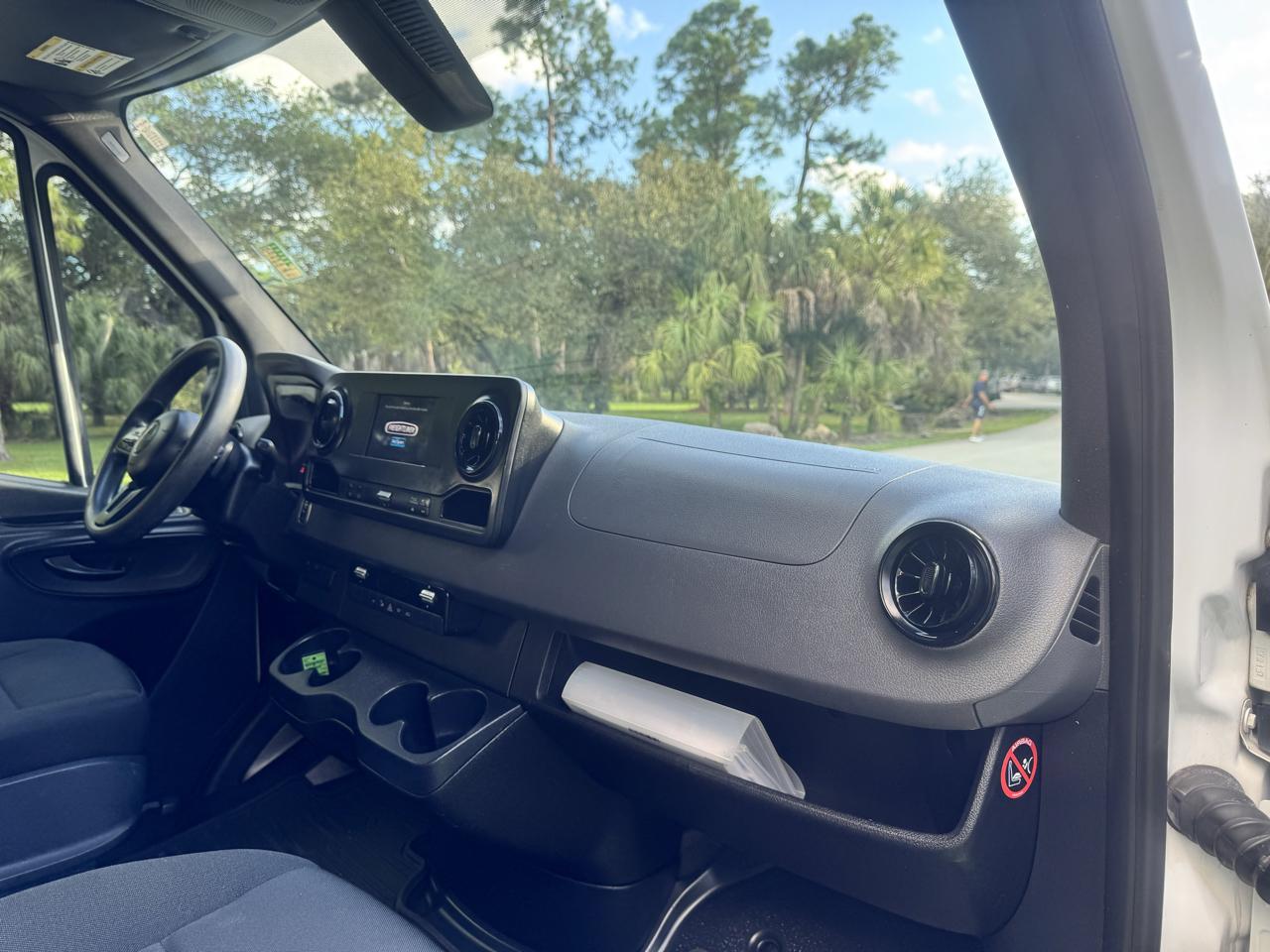 Freightliner Sprinter Cargo Van 2500 Standard Roof V6 144" 4WD 2019