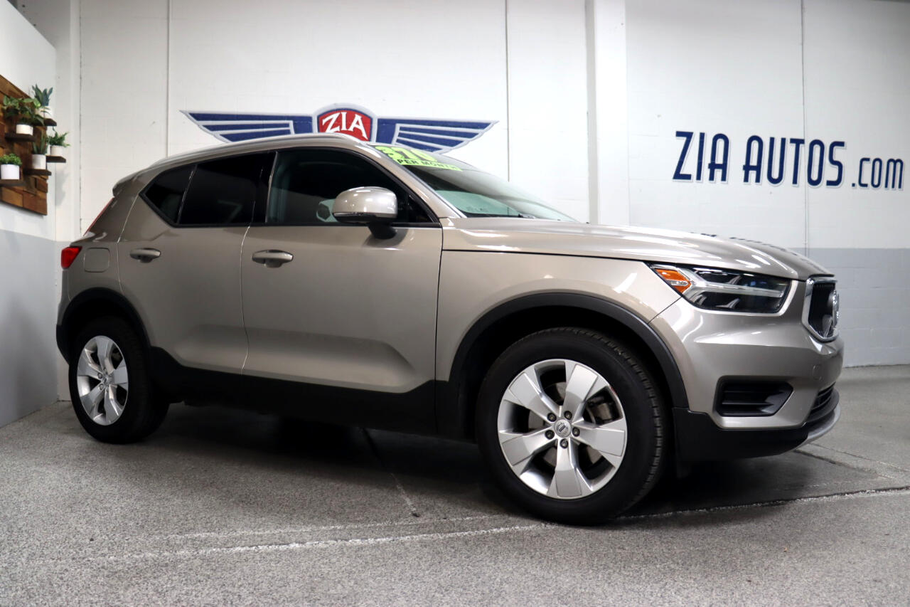 2022 Volvo XC40 Momentum photo 6
