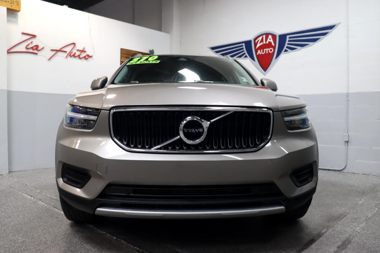 2022 Volvo XC40 Momentum photo 7