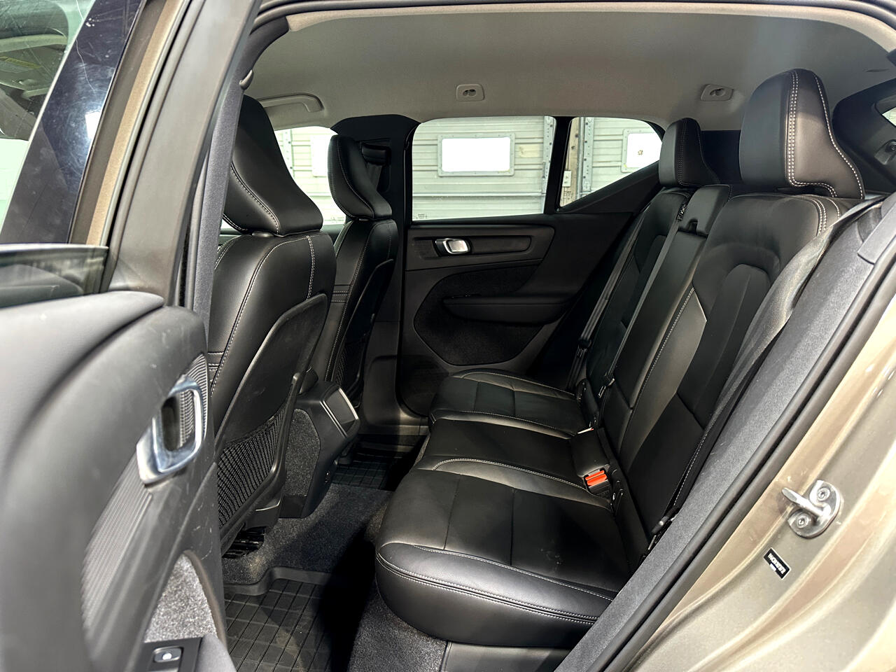 2022 Volvo XC40 Momentum photo 13