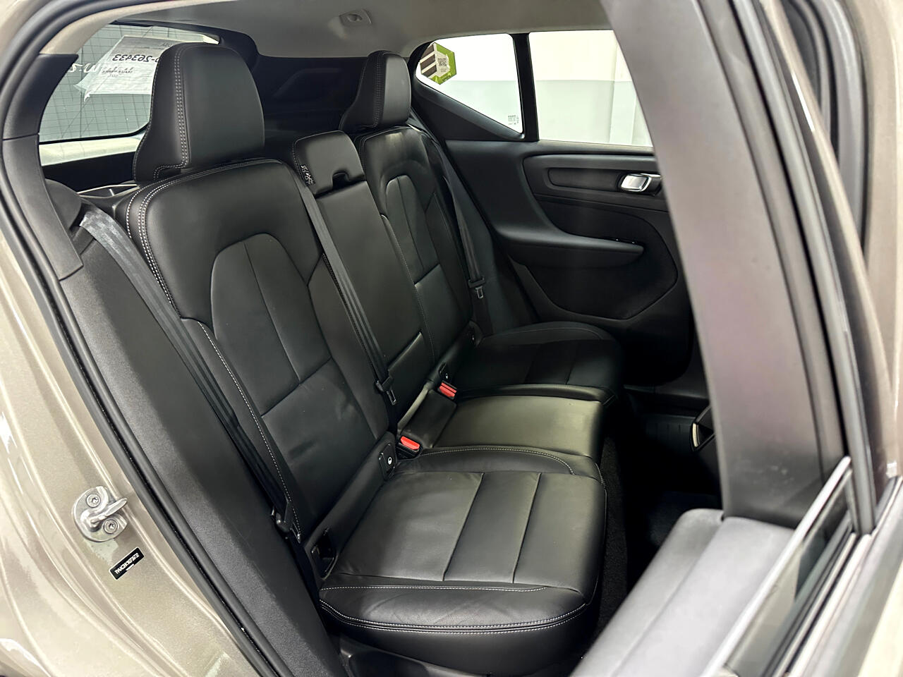 2022 Volvo XC40 Momentum photo 17