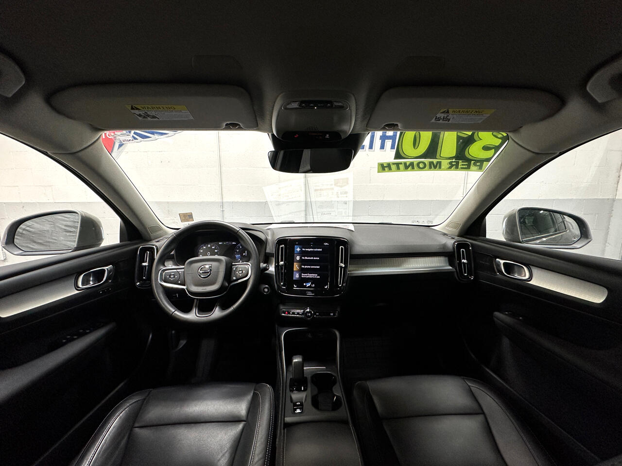 2022 Volvo XC40 Momentum photo 28