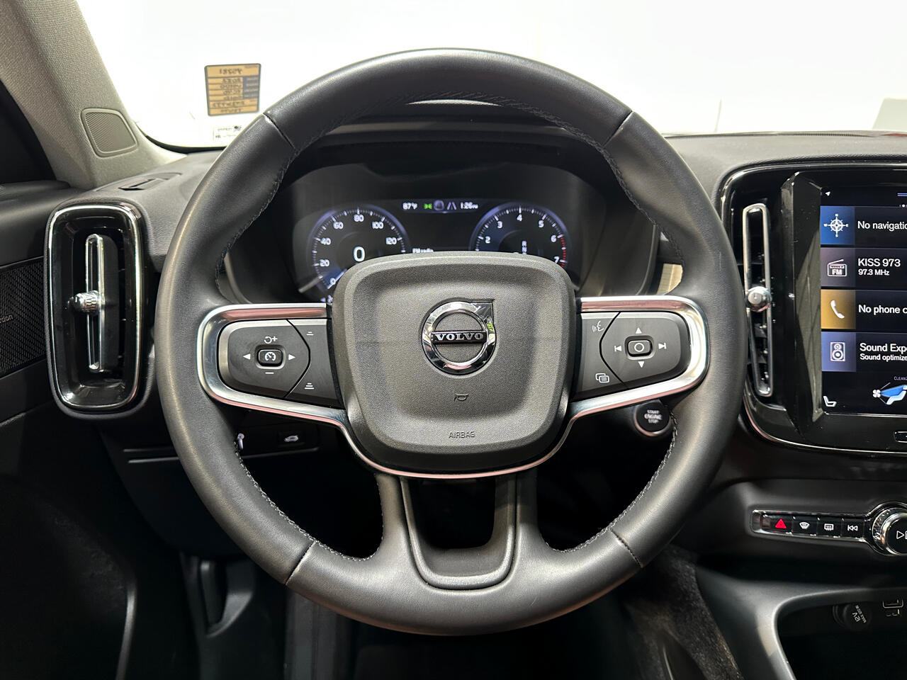 2022 Volvo XC40 Momentum photo 30