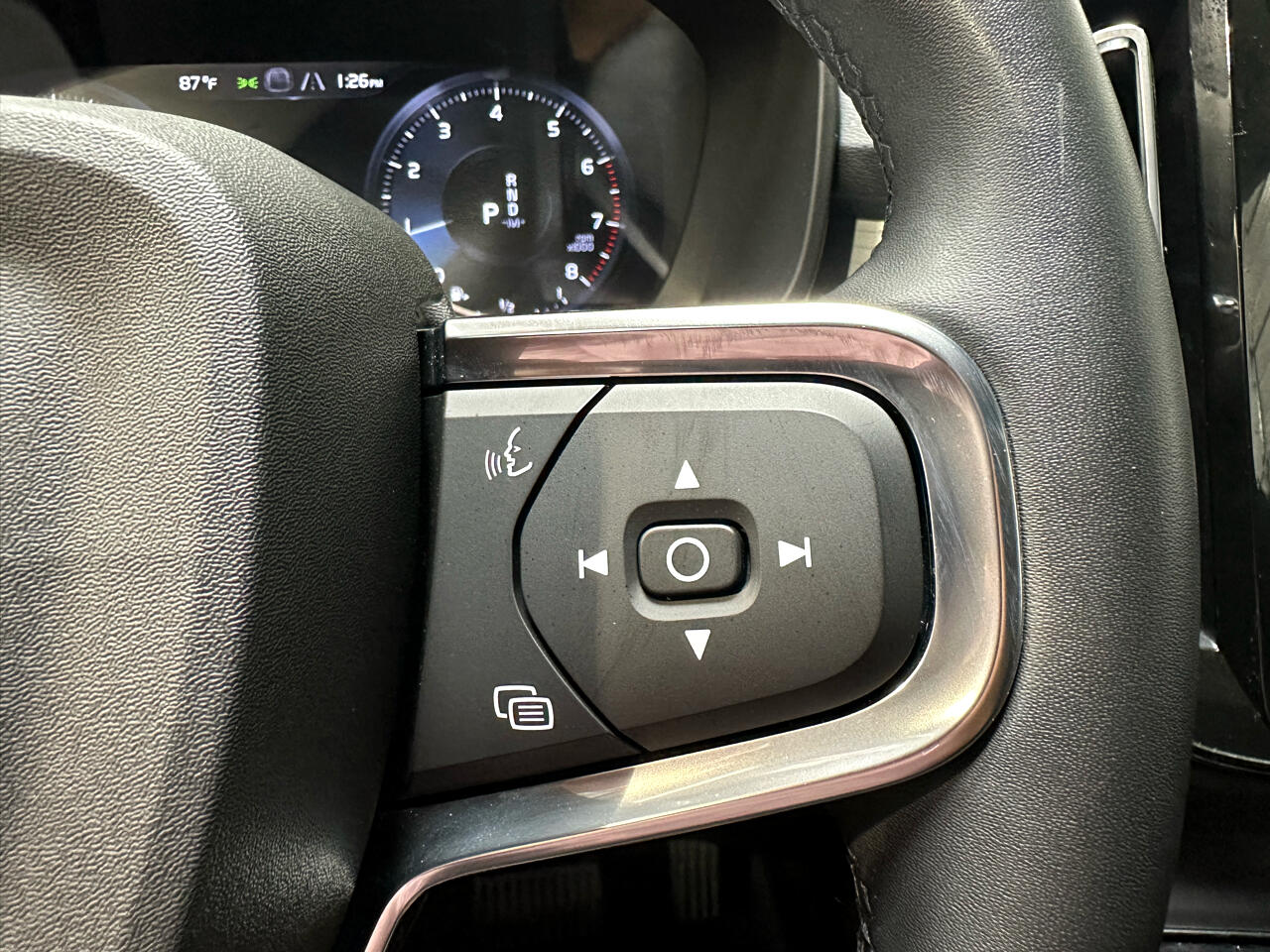 2022 Volvo XC40 Momentum photo 32