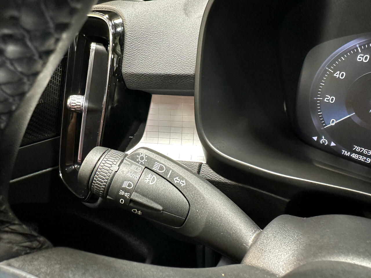 2022 Volvo XC40 Momentum photo 33