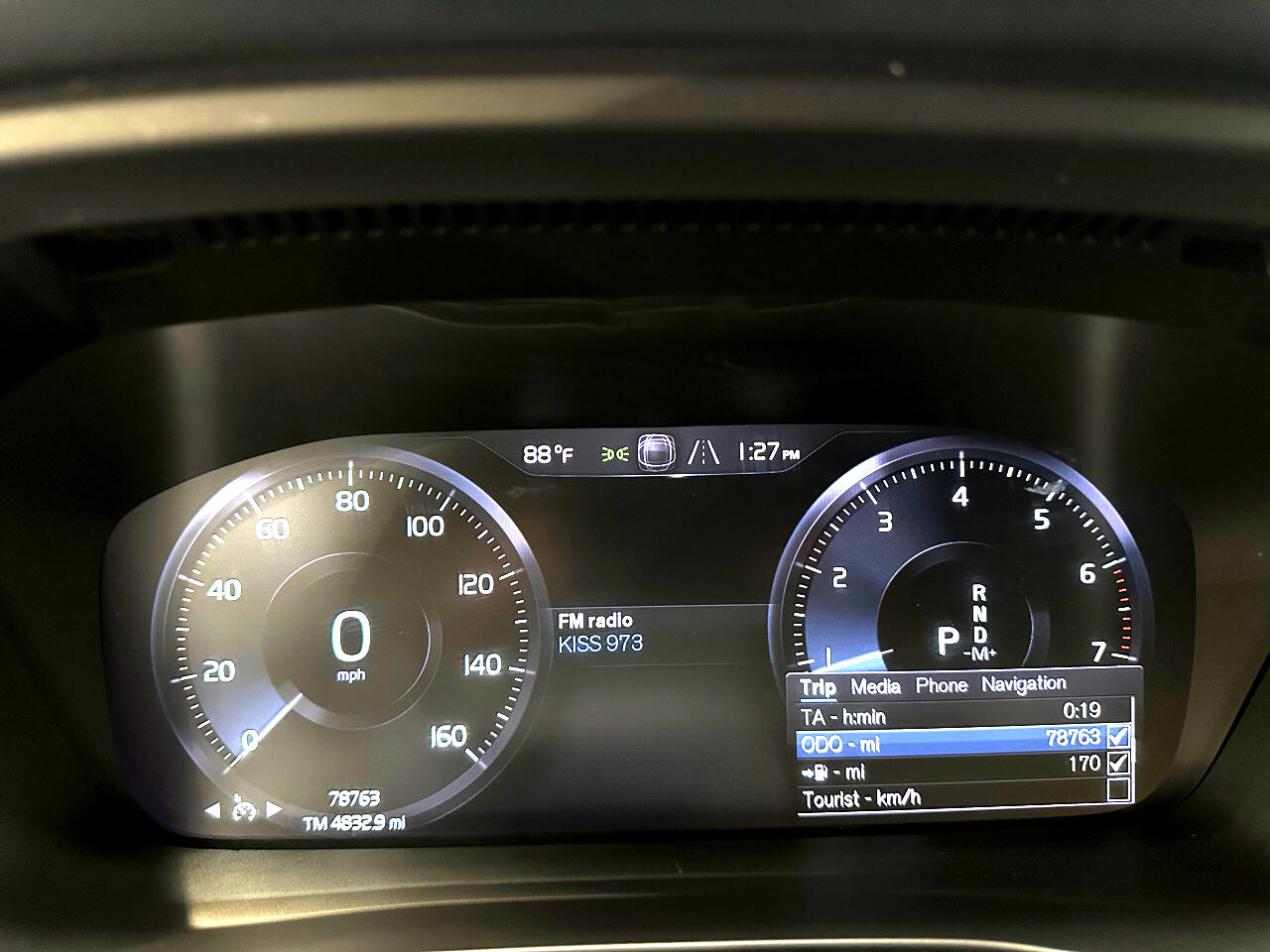 2022 Volvo XC40 Momentum photo 38