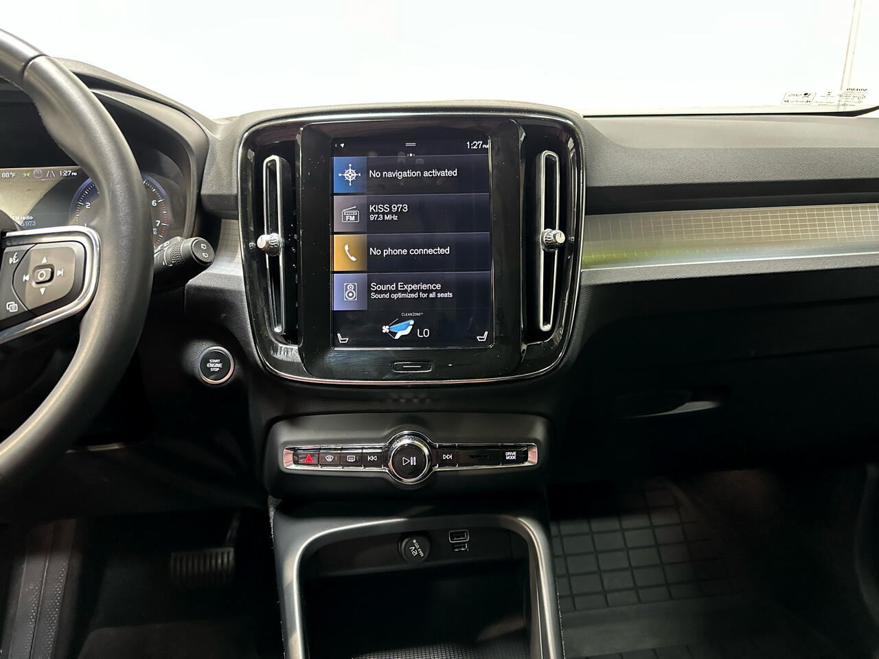 2022 Volvo XC40 Momentum photo 39