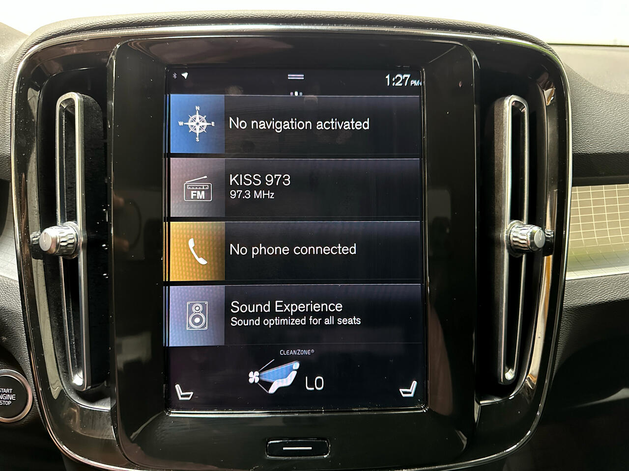 2022 Volvo XC40 Momentum photo 40