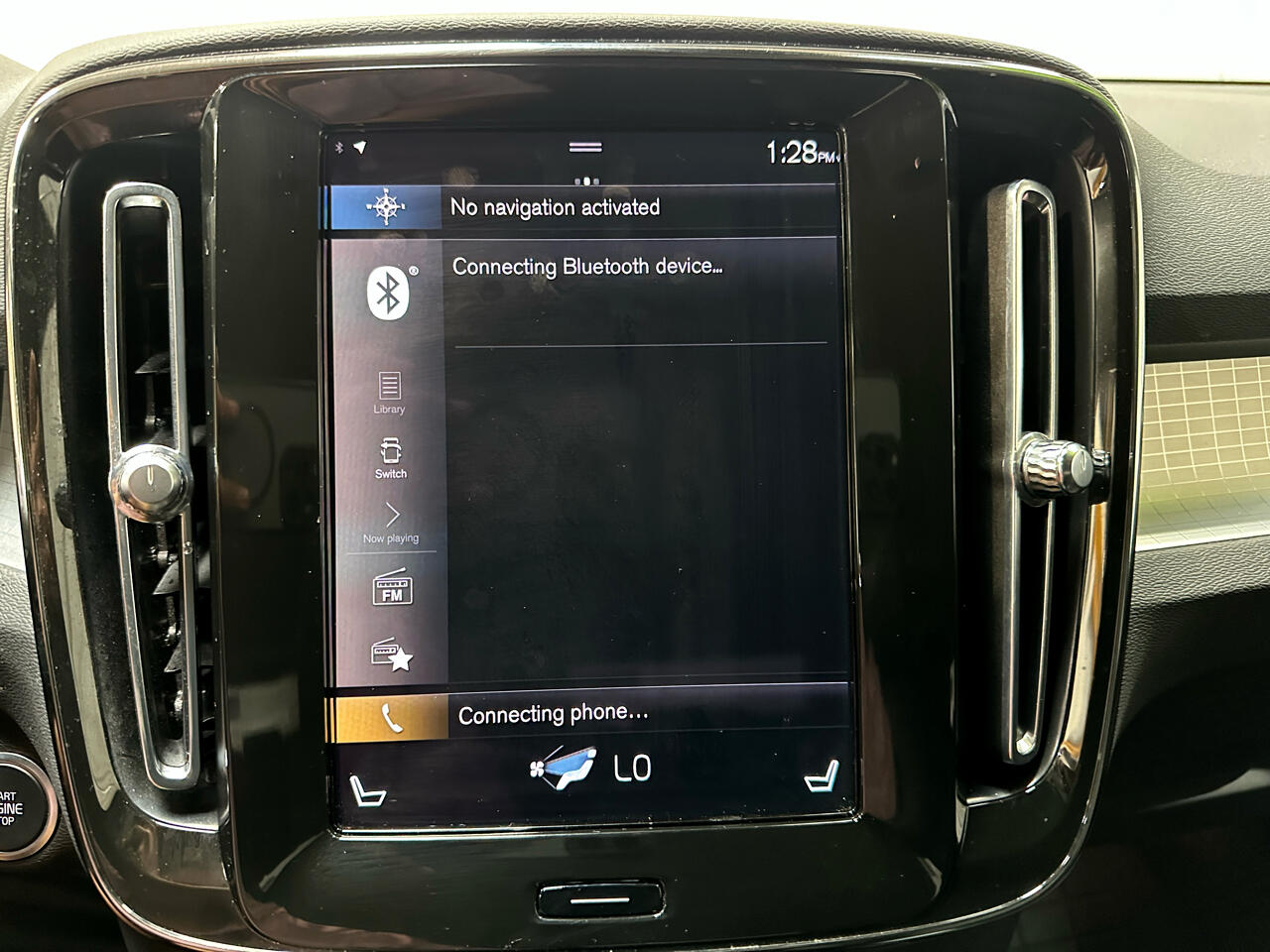 2022 Volvo XC40 Momentum photo 42